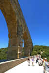 Pont_du_Gard_01.JPG (131432 bytes)