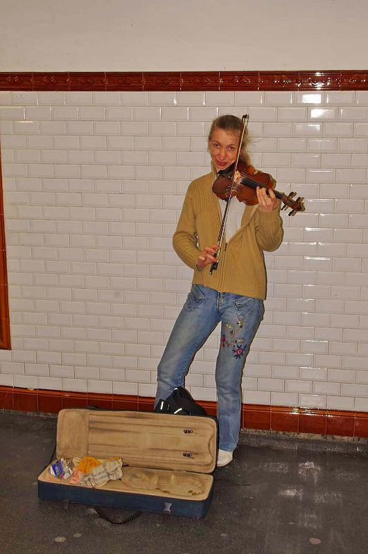 Metro_Busker.JPG