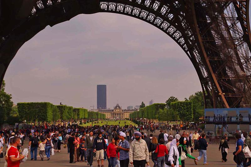 Paris_Champs_de_Mars_2.JPG