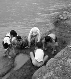 1952-53_Japan_Kyoto_Kawaguchi-Ko_262.jpg (1389373 bytes)