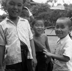 1952-53_Japan_Tachikawa_City_318.jpg (1608274 bytes)