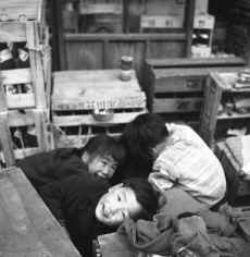 1952-53_Japan_Tachikawaa_City_304.jpg (1162103 bytes)