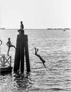 1952-53_Philippines_243.jpg (372941 bytes)