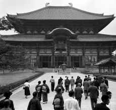 1953_Japan_Nara_251.jpg (1211197 bytes)