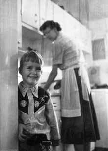 1958_Anita_McKenney_and_not_sure_471.jpg (13736005 bytes)