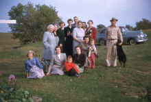 Family Group Uncle Berts Farm Oct-1949 02.jpg (7765213 bytes)
