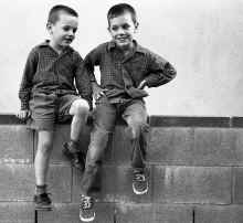 1960_Kyber_Kids_Canoga_PArk_470.jpg (3669221 bytes)