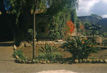 1961-06_JL_Blilie_Family_218_SanJuan_Capistrano.jpg (2012612 bytes)