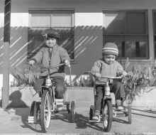 1963-03_Charles_L_James_W_Blilie_964.jpg (10776907 bytes)