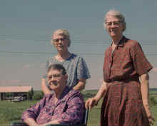 1963-07_JLBlilie_Family_327_Josie_Julie_Selma.jpg (1830727 bytes)