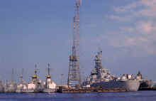 1963-07_JLBlilie_Family_342_Norfolk_Waterfront.jpg (1364368 bytes)