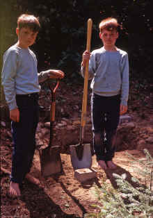 1969-07_JL_Blilie_Family_540_Mitchell_Lake.jpg (1881417 bytes)