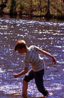 1970-05_JL_Blilie_Family_560_Apple_River.jpg (2056438 bytes)