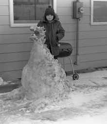 1973_James_W_Blilie_Snow_Dinosaur_840.jpg (2015121 bytes)