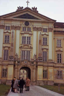 1974-02_JL_Blilie_Family_645_Vienna.jpg (1203121 bytes)