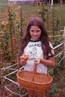 1975-08_JL_Blilie_Family_724_Julie.jpg (2117064 bytes)