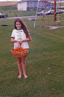 1975-08_JL_Blilie_Family_726_Julie.jpg (2219548 bytes)