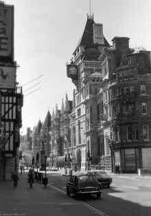 1980_London_Damaged_50mm_Lens_349.jpg (3889206 bytes)