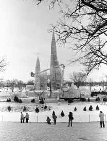 1986_January_St_Paul_Winter_Carnival_221.jpg (4061832 bytes)