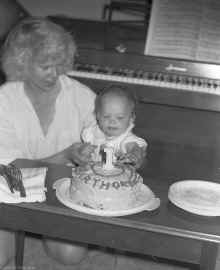 1990-06-11_Kirsten_Blilie_1st_Birthday_527.jpg (2981128 bytes)