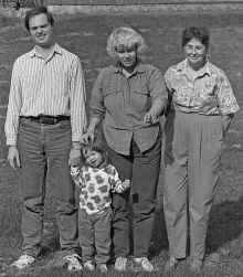 1992-11_Family_716.jpg (1144333 bytes)