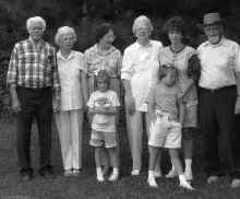 1992-Family_Group_Isanti_972.jpg (2890991 bytes)