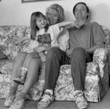 1994-10_Charlie_Shelley_Kirsten_Blilie_Isanti_325.jpg (2144712 bytes)