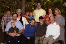 20061231_untitled_family group full 2 rsz.jpg (350204 bytes)