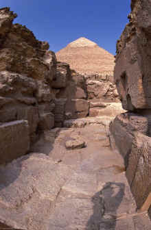 20091219_untitled_WT 1600 228-36 Egypt Giza.jpg (459538 bytes)