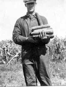 Gustav_Gundersen_circa_1926_179.jpg (69475 bytes)