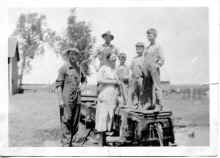 Harrington_family_circa_1920_200.jpg (419824 bytes)