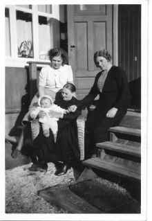 Julie_Gundersen_015A.jpg (108522 bytes)