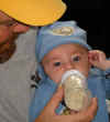 daddy feeds.jpg (72118 bytes)