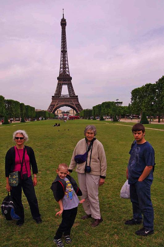 Paris_Champs_de_Mars_7.JPG